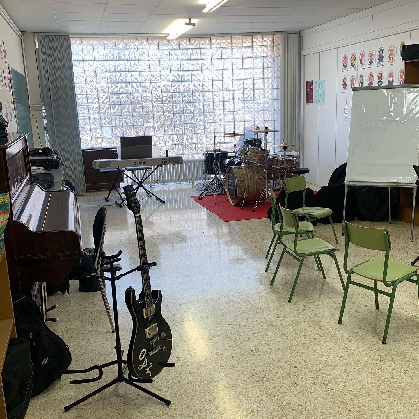 Imatge pels mitjans: Millores i arranjaments a la Sala de Cultura i música de l&#39;Antiga Caixa de Manlleu a Montesquiu (Carretera de Ribes, 4. ppal)